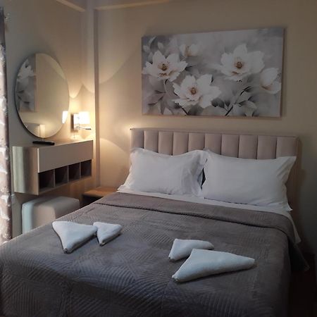 Qiqi Hotel Gjirokastër Esterno foto