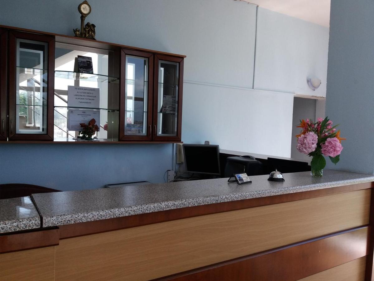 Qiqi Hotel Gjirokastër Esterno foto