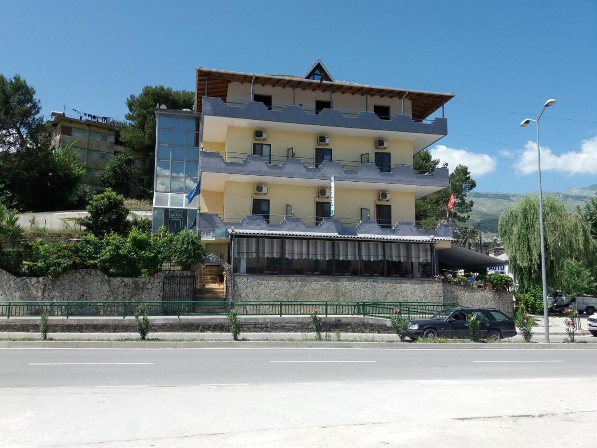 Qiqi Hotel Gjirokastër Esterno foto